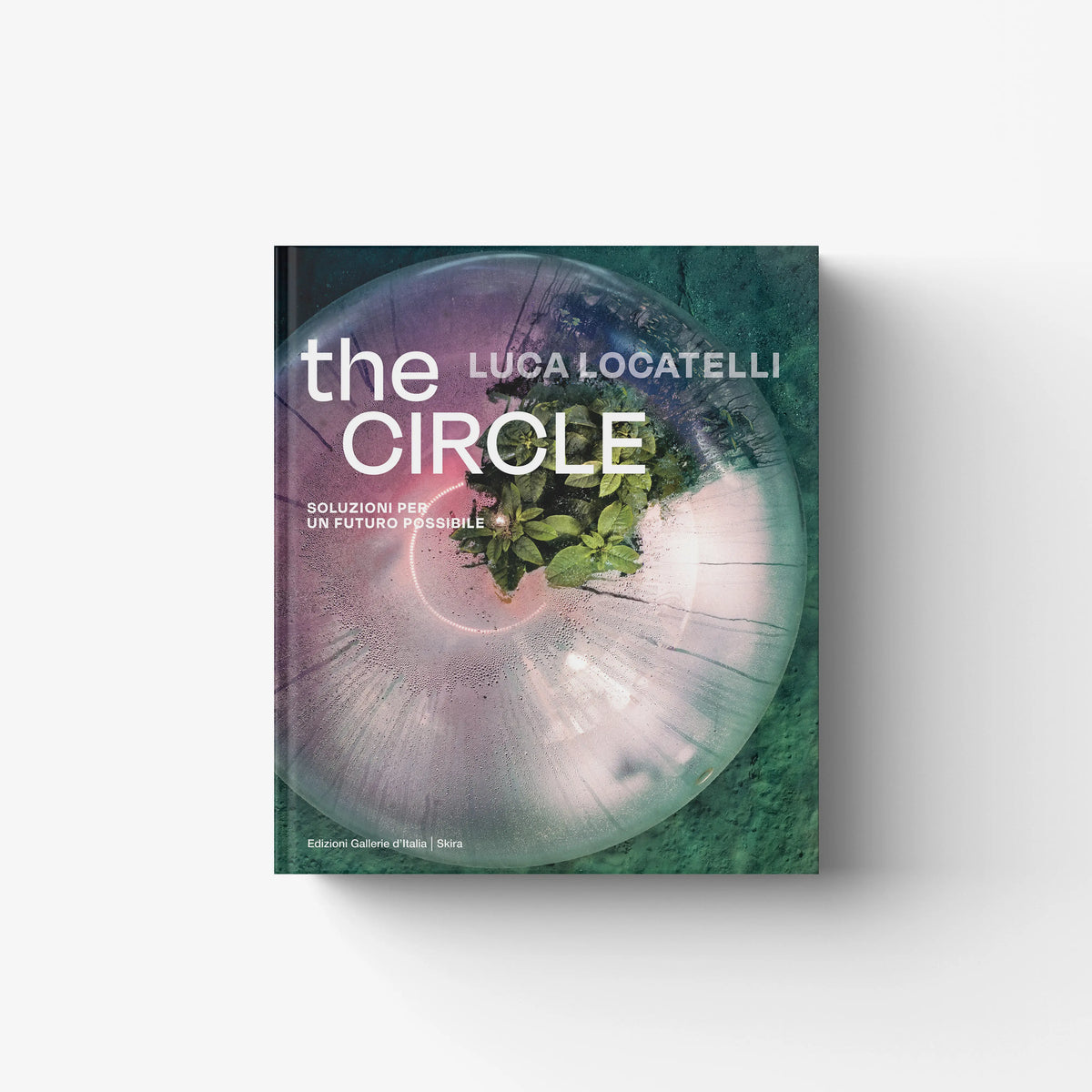 Fotolibro di fotografia documentaria in multicoloured cover with Luca Locatelli and Skira Arte, circular economy theme